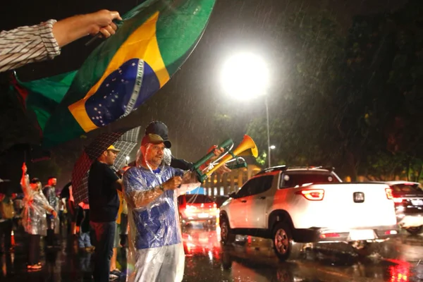 Manifestações contra e pró-Lula tomam conta do centro de Brasília