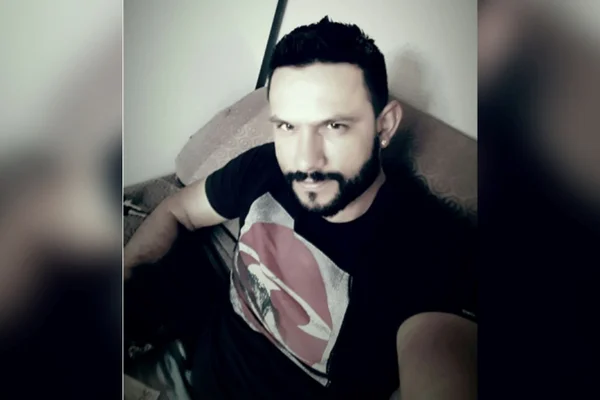 Motorista de 40 anos morre prensado pela própria carreta em SC