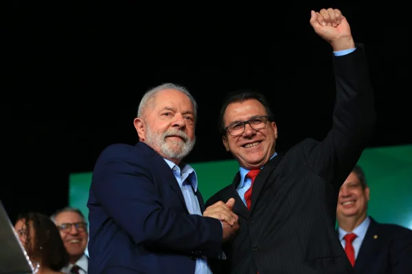 Marinho sobre trabalhadores de aplicativo: “Beira o trabalho escravo”