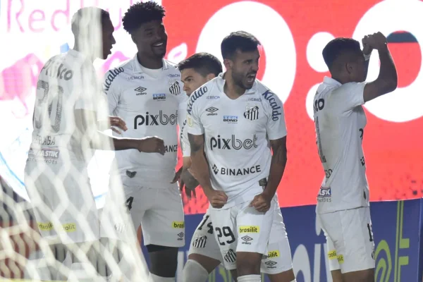 Santos vence em Bragança e mantém sonho da Libertadores vivo