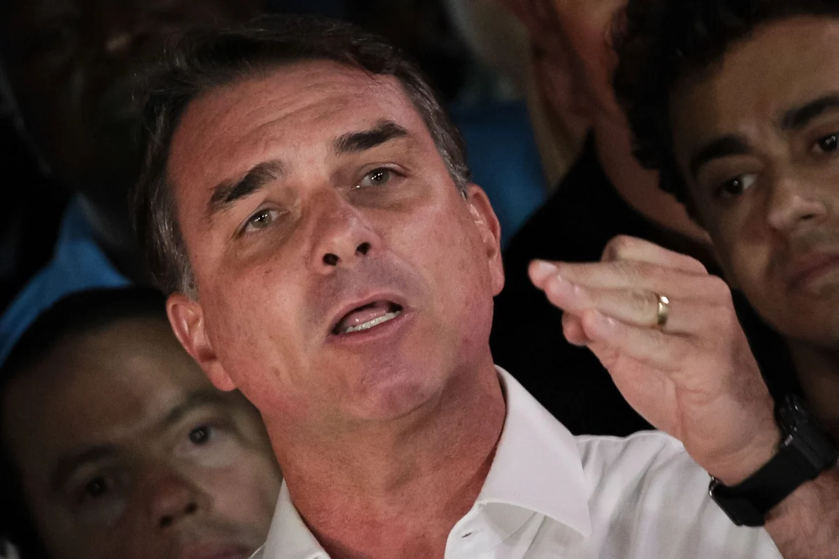 Flávio Bolsonaro diz que não reconhece resultado das eleições Flávio Bolsonaro diz que não reconhece resultado das eleições