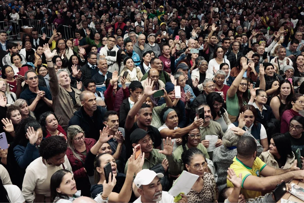 Fiéis da Igreja Mundial do Poder de Deus, no Brás, em campanha de Tarcísio de Freitas Fiéis da Igreja Mundial do Poder de Deus, no Brás, em campanha de Tarcísio de Freitas