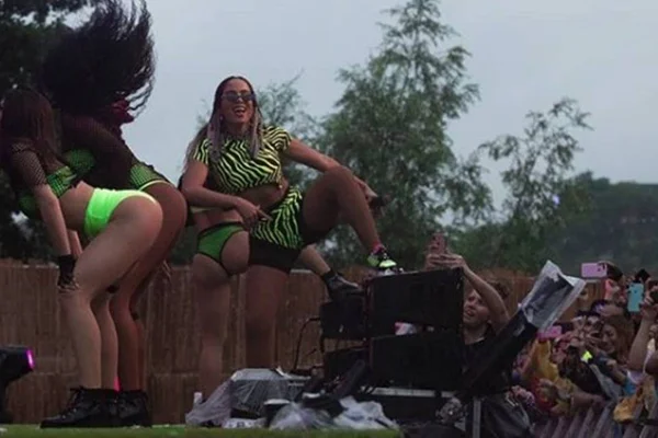 Veja como foi show da Anitta no Tomorrowland: “Tá aí o funk no mundo”