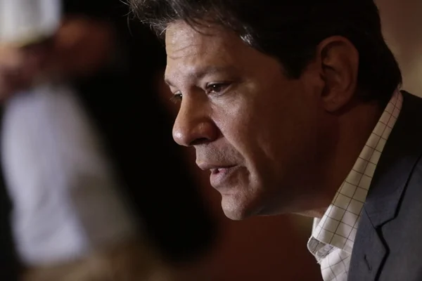 “Diretores ficaram soltos e promoveram corrupção”, diz Haddad sobre PT