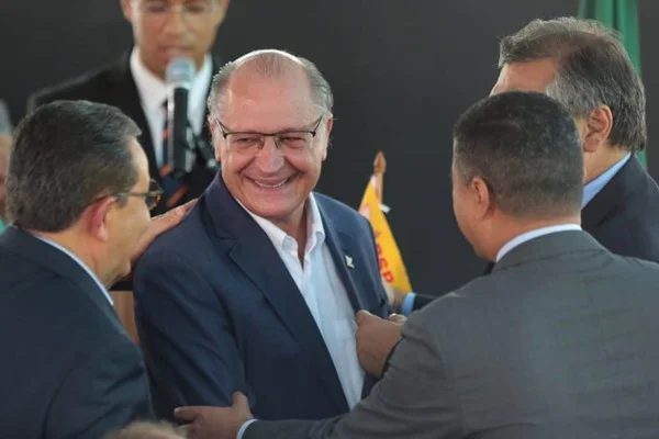 PT aposta em Alckmin para virar votos de prefeitos do interior de SP