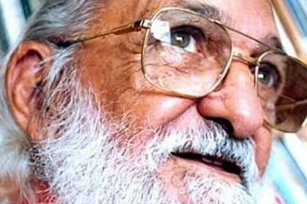 Justiça proíbe governo de atentar contra a dignidade de Paulo Freire