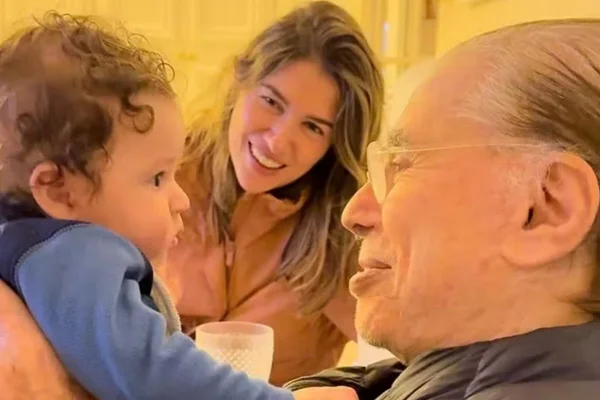 Alexandre Pato emociona com vídeo inédito do filho com Silvio Santos