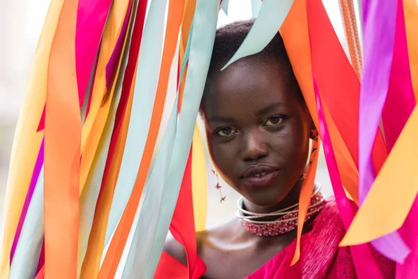 Em desabafo, modelo Adut Akech acusa revista australiana de racismo