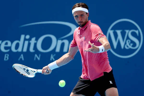 Rinderknech se irrita e grita com torcedor no Masters de Cincinnati - destaque galeria Rinderknech se irrita e grita com torcedor no Masters de Cincinnati - destaque galeria