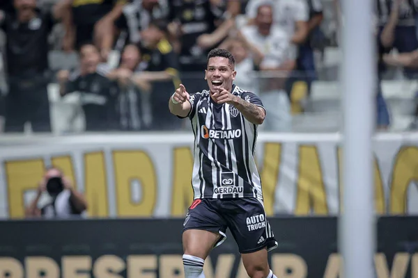 imagem colorida mostra jogador paulinho do atlético mineiro em comemoração após gol na partida contra o cuiabá - Metrópoles