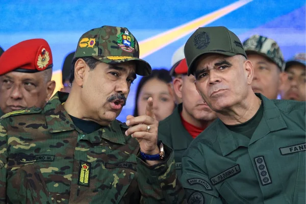 Nicolás Maduro e o Ministro da Defesa da Venezuela, Vladimir Padrino López