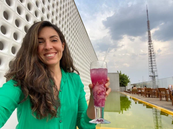 Rooftop B Hotel: gente animada, drinques únicos e o céu da capital