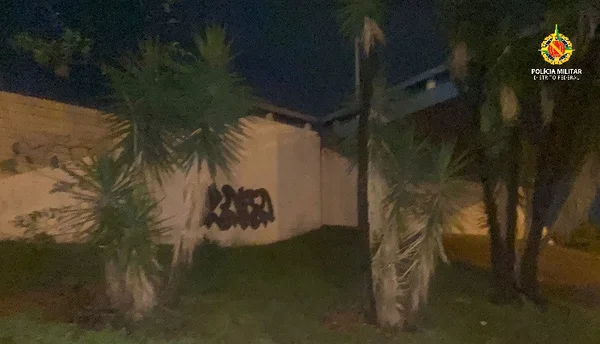Professor da rede pública é preso com maconha enquanto pichava viaduto