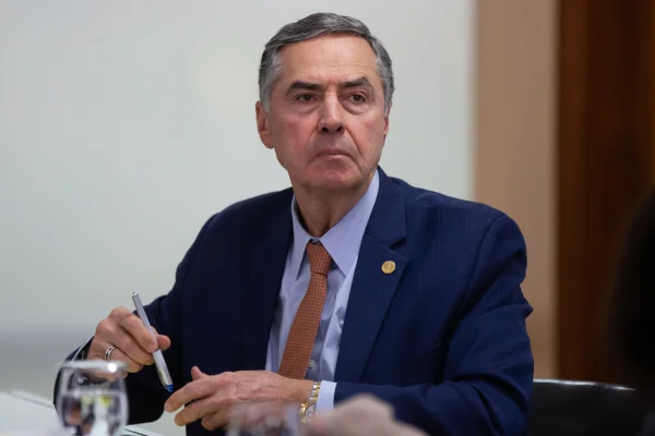 foto colorida de Luís Roberto Barroso