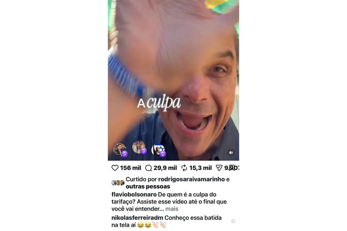 O senador e pré-candidato à Presidência, Flávio Bolsonaro (PL-RJ), adota a técnica de Nikolas Ferreira de bater na tela nos vídeos O senador e pré-candidato à Presidência, Flávio Bolsonaro (PL-RJ), adota a técnica de Nikolas Ferreira de bater na tela nos vídeos