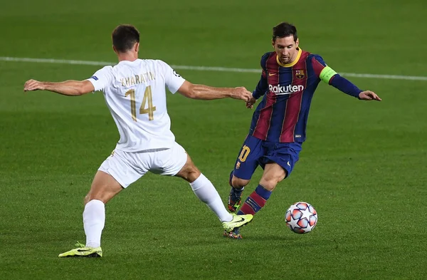 Com brilho de Messi, Barcelona goleia Ferencváros na Champions