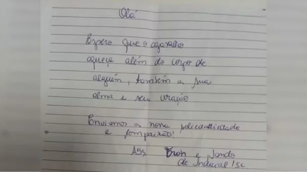 Foto colorida de carta enviada com doações de Santa Catarina ao Rio Grande do Sul - Metrópoles