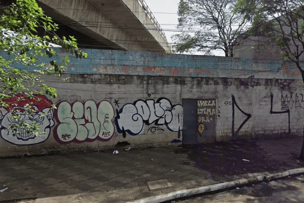 Imagem colorida da Rua Guaporé, onde está localizada a comunidade onde um homem foi morto pela PM - Metrópoles