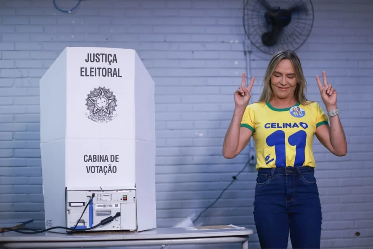 Celina Leão votando no Lago Norte Celina Leão votando no Lago Norte