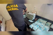 Ao todo, foi encontrado R$ 1, 2 milhão Ao todo, foi encontrado R$ 1, 2 milhão