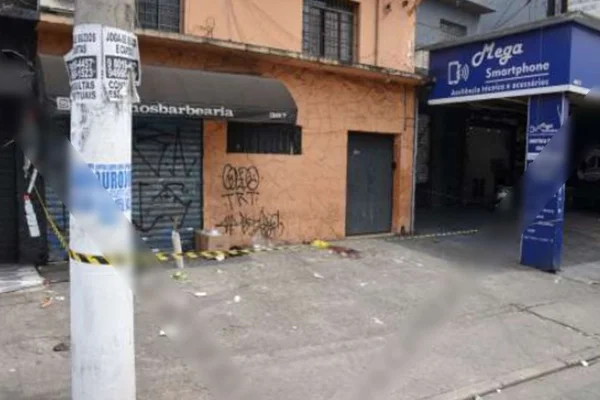 Foto colorida de local onde homem em situação de rua foi morto pelo PM Renato Tavares Rocha, em janeiro de 2023. - Metrópoles