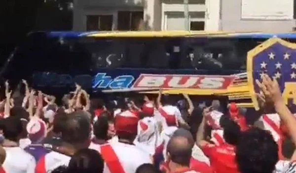 Jogadores do Boca têm ferimentos após emboscada da torcida do River