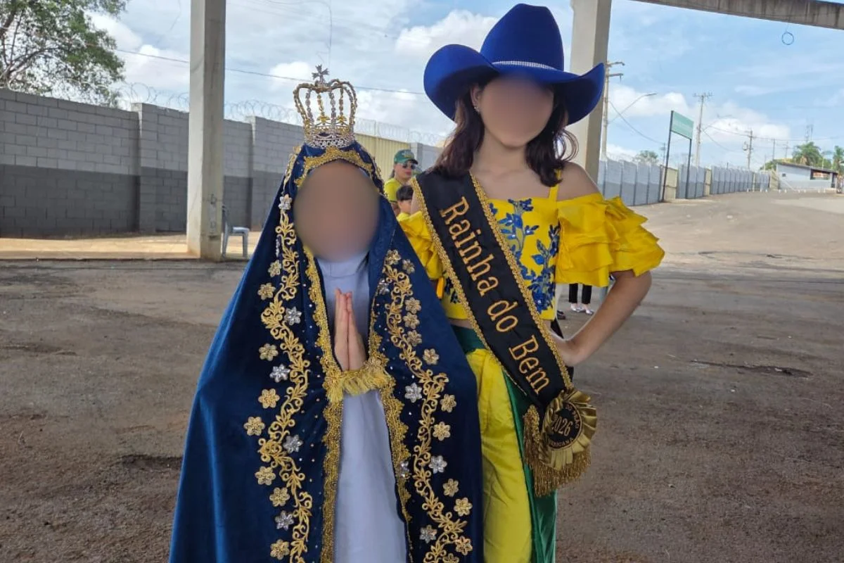 Crianças participam de ato de Flávio Bolsonaro (PL) na reta final da campanha eleitoral vestidas de Nossa Senhora Aparecida e "Rainha do Bem", em Americana, no interior de São Paulo, em meio à polêmica com a padroeira do Brasil Crianças participam de ato de Flávio Bolsonaro (PL) na reta final da campanha eleitoral vestidas de Nossa Senhora Aparecida e "Rainha do Bem", em Americana, no interior de São Paulo, em meio à polêmica com a padroeira do Brasil