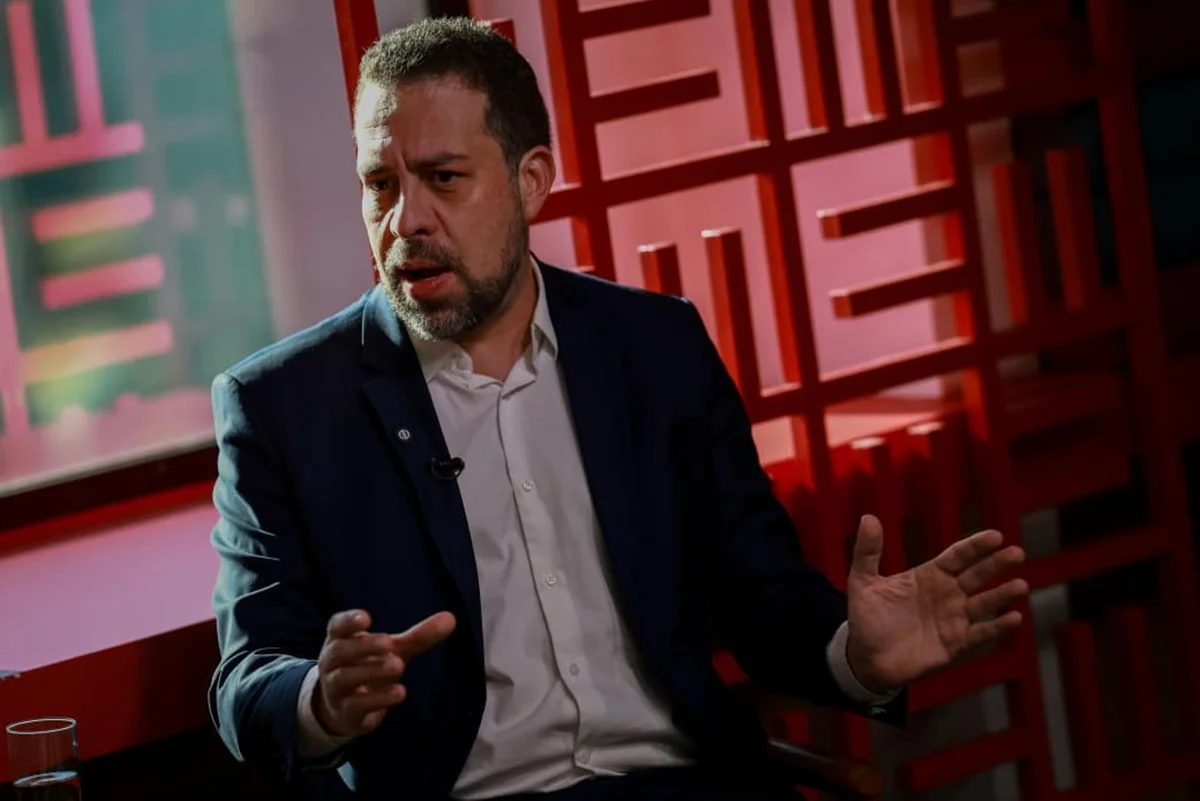 O ministro Guilherme Boulos concedeu entrevista no estúdio do portal Metrópoles, em Brasília. O ministro Guilherme Boulos concedeu entrevista no estúdio do portal Metrópoles, em Brasília.