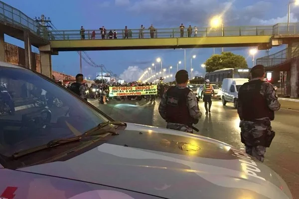 Protestos complicam volta para casa. Rollemberg manda PM intervir
