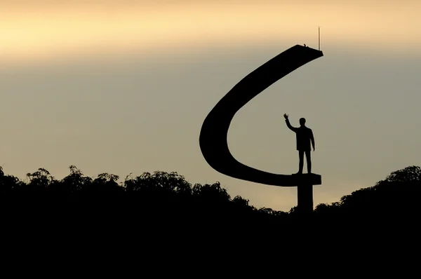 Memorial JK completa 34 anos com planos de melhorias