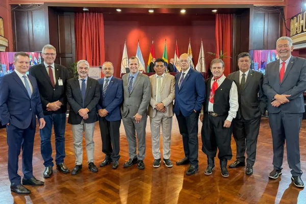 Deputado Gutemberg Reis com colegas no Parlasul