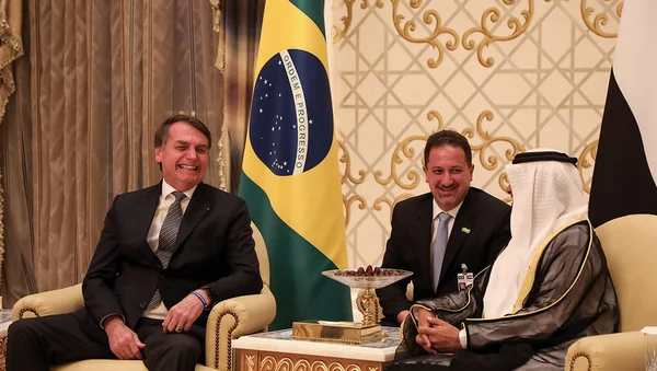Bolsonaro chama árabes de “irmãos” e fecha acordos bilaterais