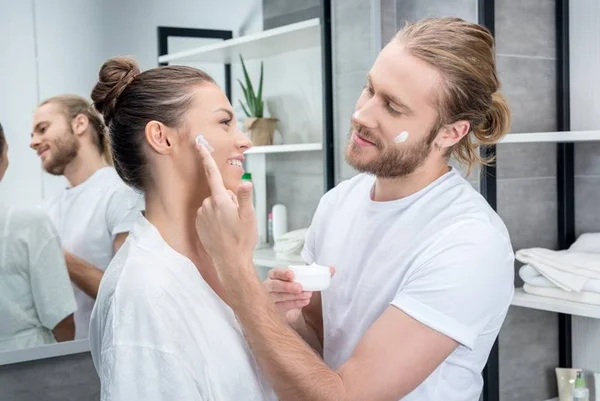 Conheça oito produtos de beleza gender neutral para usar sem medo