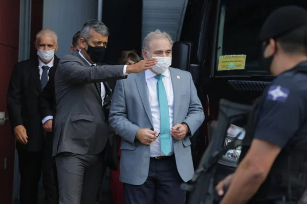 São Paulo - Ministro da Saúde Marcelo Queiroga evitou falar com a imprensa em dia que Brasil atinge marca de 400 mil mortos (6)
