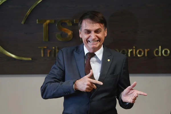 Bolsonaro diz estar entre dois nomes para o Meio Ambiente