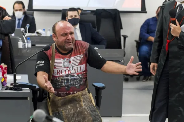 Imagem colorida mostra produtor Luciano Bonilha Leão, condenado pelo incêndio na Boate Kiss - Metrópoles