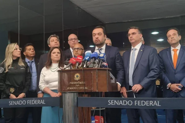 claudio castro flavio bolsonaro portinho segurança pública senado - Metrópoles