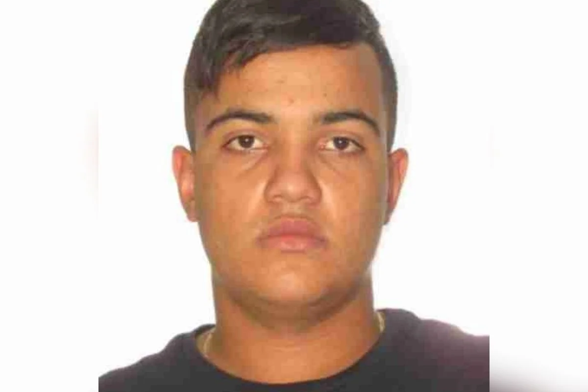 Giuliano Franco Fontes foi preso por atropelar e matar casal. Exames confirmaram que jovem estava dirigindo bêbado. Ele estava com a CNH vencida. Giuliano Franco Fontes foi preso por atropelar e matar casal. Exames confirmaram que jovem estava dirigindo bêbado. Ele estava com a CNH vencida.