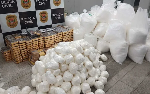 Polícia destrói maior apreensão de cocaína da história da capital