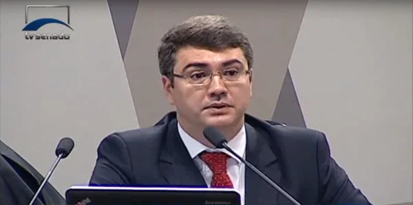 Conselheiro dá 15 dias para procuradoria informar sobre investigação de Lula