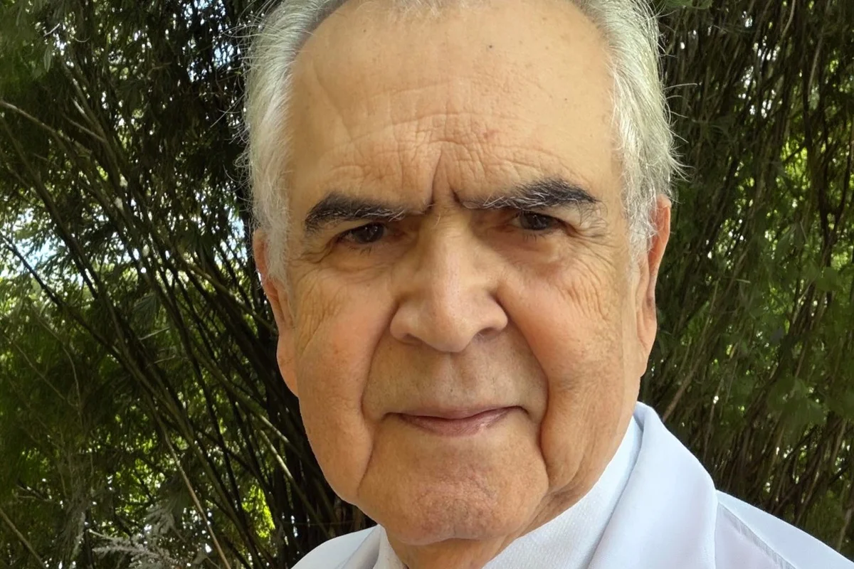 A obra nasceu de uma tese da jornalista Gabi Bonvechio, que também atua como assessora do padre desde 2019. A obra nasceu de uma tese da jornalista Gabi Bonvechio, que também atua como assessora do padre desde 2019.
