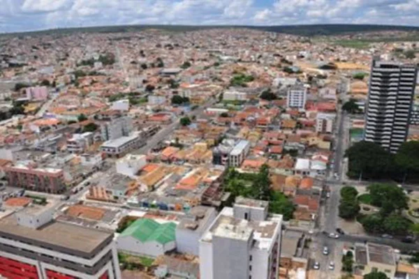 Mulher é presa suspeita de torturar filha de 3 anos. Criança está internada