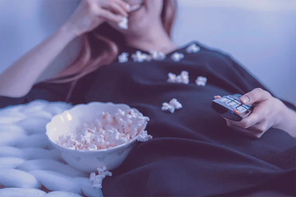 Maratonar séries faz mais mal à saúde do que ficar sentado trabalhando