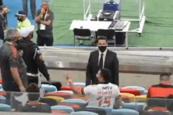 Convidado do Flamengo, deputado tem conduta relatada à CBF por árbitro