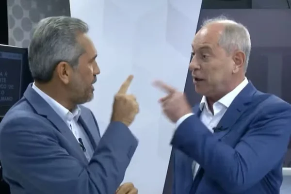 Imagem colorida mostra Ciro e Elmano apontando o dedo um para o outro - Metrópoles