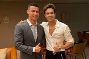 CR7 faz festa para mãe com show de Luan Santana 