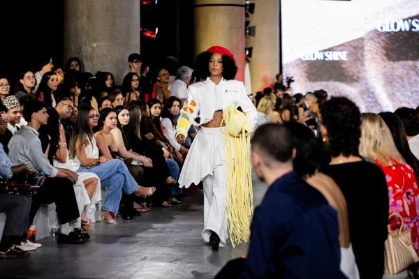 foto com cor. metrópoles catwalk - metrópoles