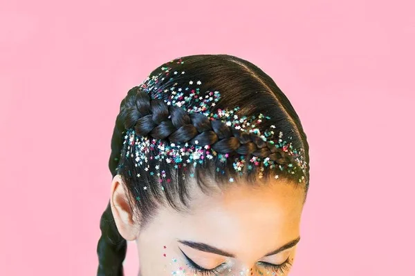 Inspire-se! Confira como fazer penteados fáceis para curtir o Carnaval