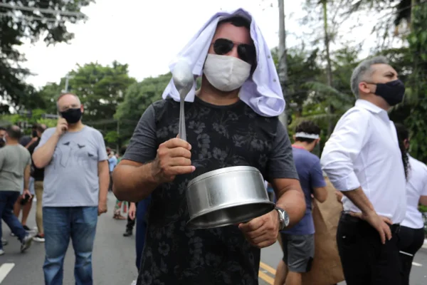 Protesto em SP pelo fechamento de estabelecimentos