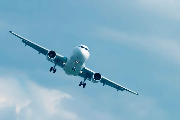 <b>Tara Air</b>: a Tara Air possui apenas uma das sete estrelas. Múltiplos acidentes fatais em 2010 e 2011 ajudaram a rebaixar a empresa baseada no Nepal, que opera uma frota de oito aeronaves dentro e fora da perigosa geografia montanhosa do país <b>Tara Air</b>: a Tara Air possui apenas uma das sete estrelas. Múltiplos acidentes fatais em 2010 e 2011 ajudaram a rebaixar a empresa baseada no Nepal, que opera uma frota de oito aeronaves dentro e fora da perigosa geografia montanhosa do país